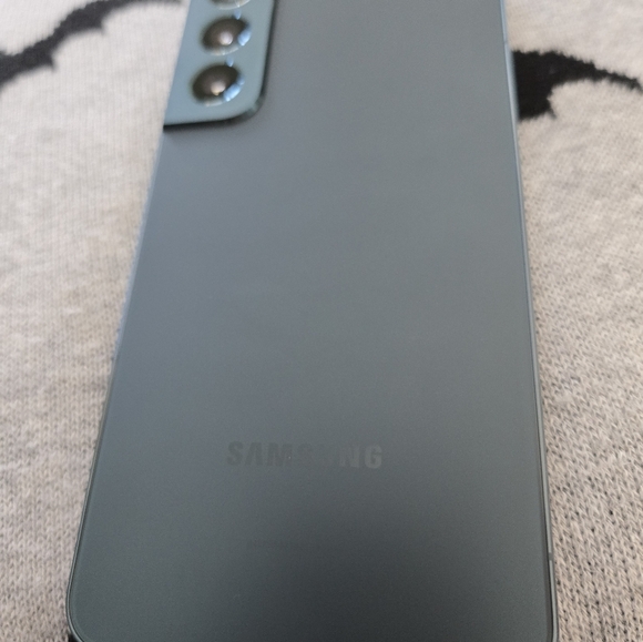 Samsung Galazy S22 - Picture 3 of 5